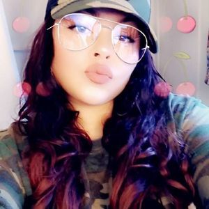 Meet your Posher, Emily